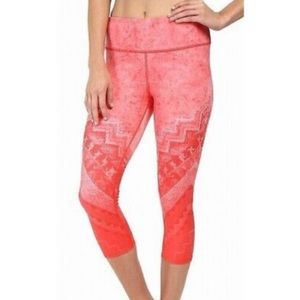 Alo Yoga Airbrush Capri in Poppy Casbah